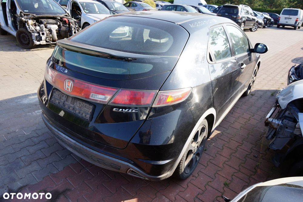 HONDA CIVIC VIII 5D HB 2006 B92P 1.4 16V L13A7 83KM SPLM CZARNY na części - 5