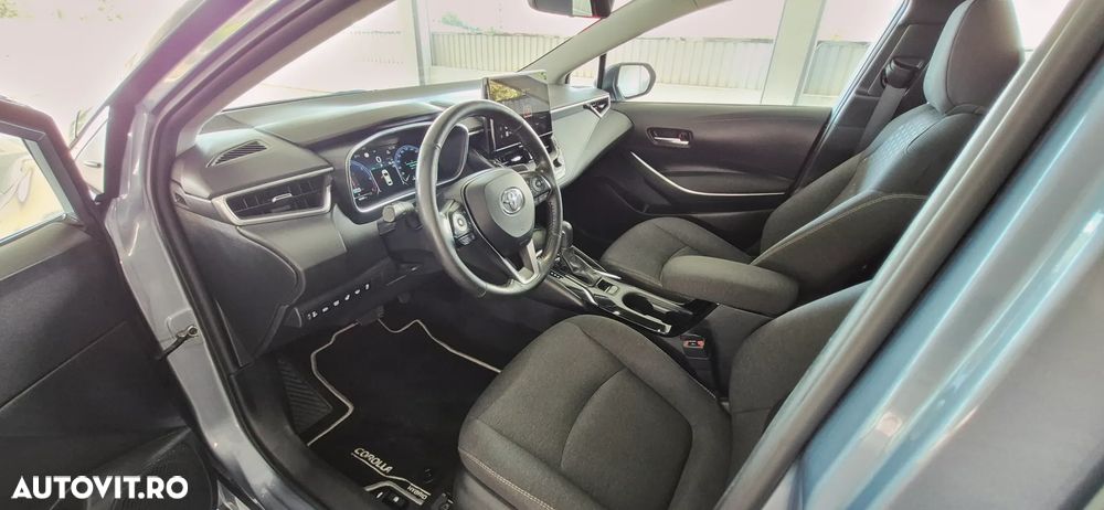 Toyota Corolla 1.8 HSD Business - 33