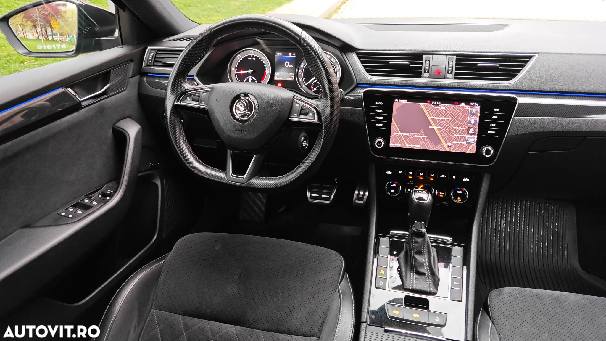 Skoda Superb 2.0 TDI DSG Sportline - 19