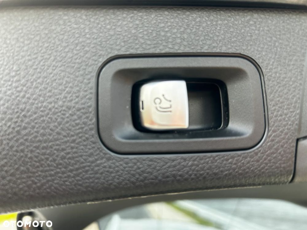 Mercedes-Benz Klasa C 220 d 4Matic 9G-TRONIC Avantgarde - 13