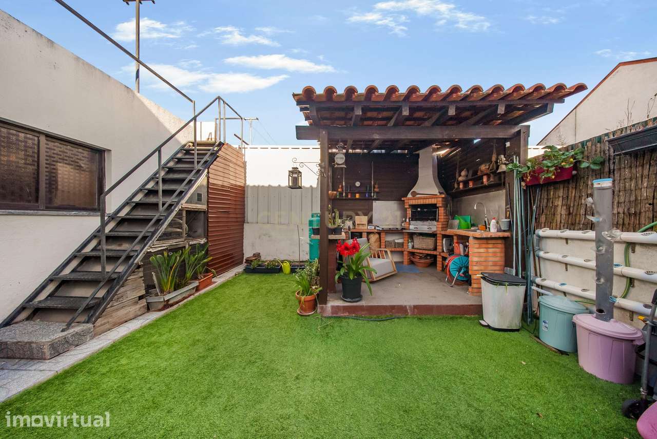 Moradia Geminada T3 com excelentes áreas, terreno e localização privil - Grande imagem: 4/36