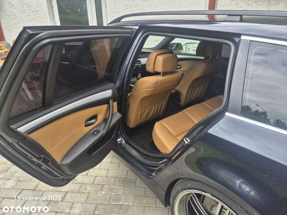 BMW Seria 5 525d Touring - 9