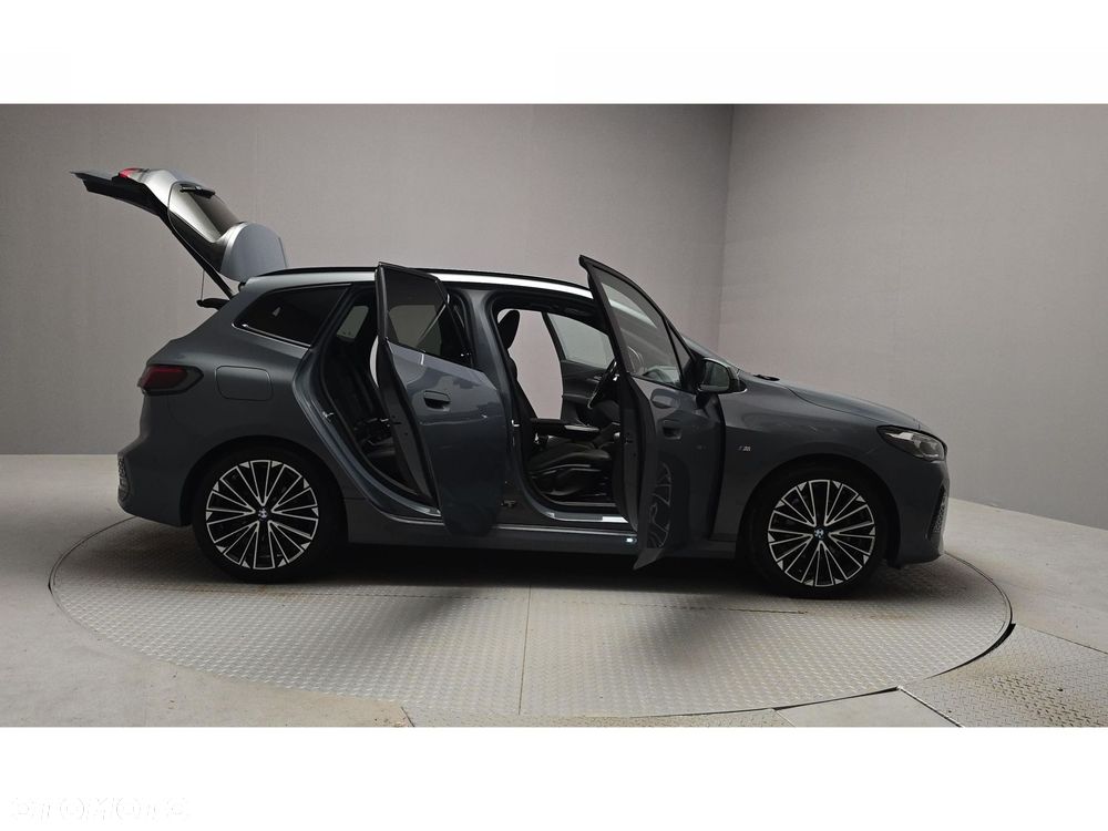 BMW Seria 2 218d - 13