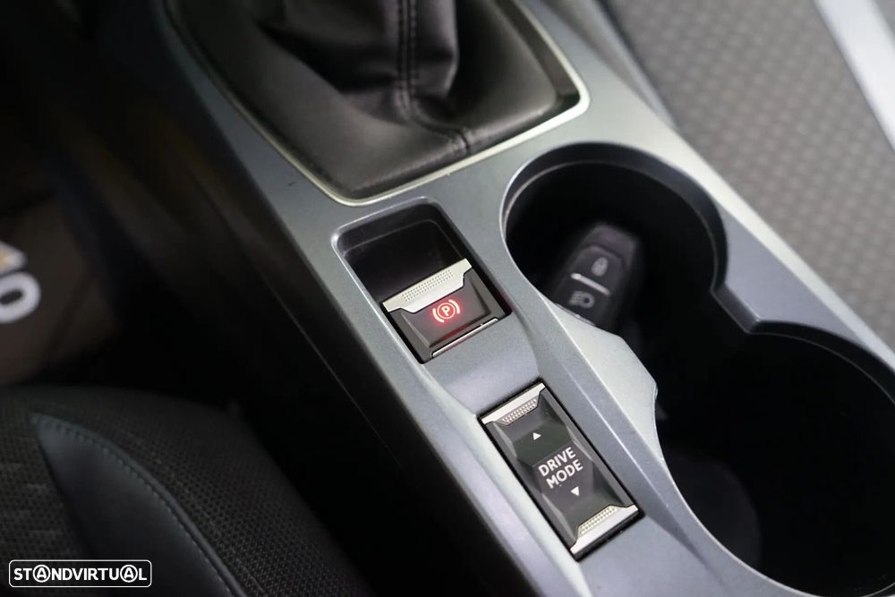 Peugeot 2008 1.2 PureTech Allure Pack - 28