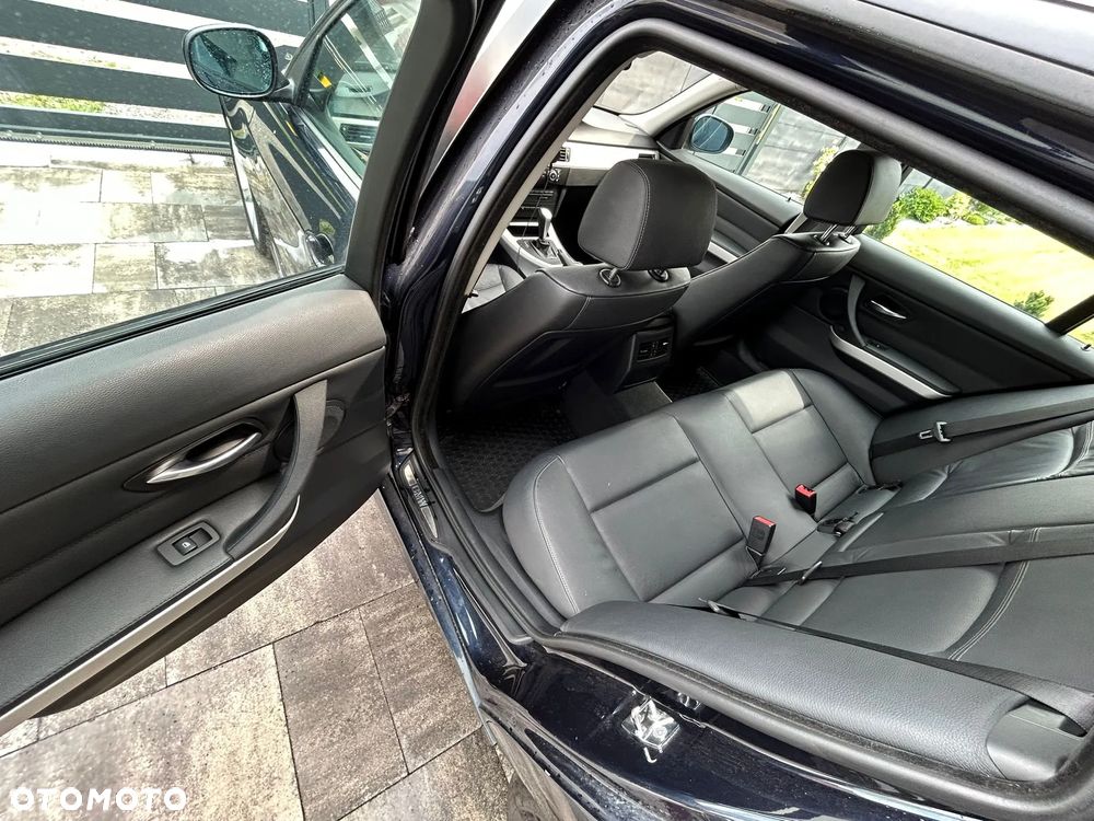 BMW Seria 3 320d DPF Touring - 19