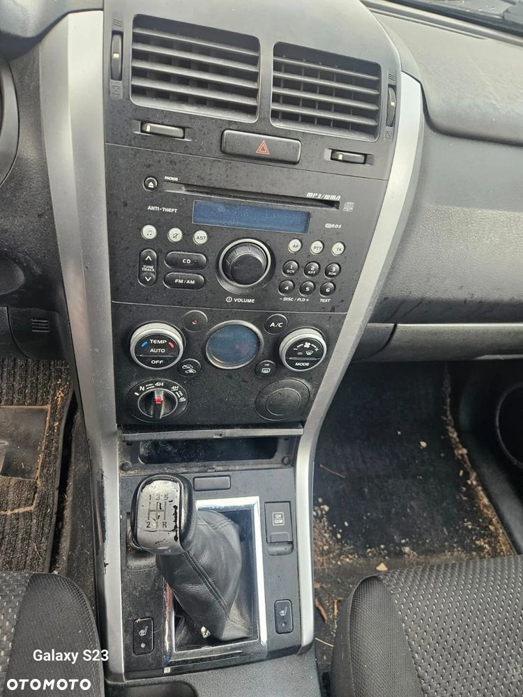 Suzuki Grand Vitara 2.0 Club - 8