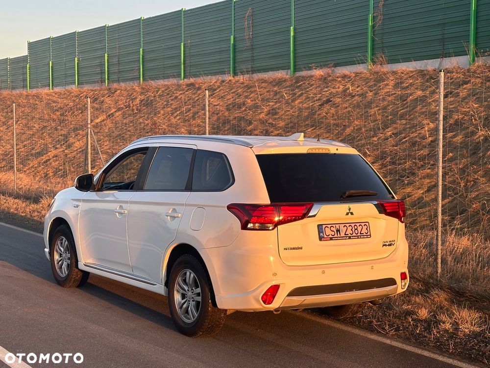 Mitsubishi Outlander 2.0 4WD Plus - 11