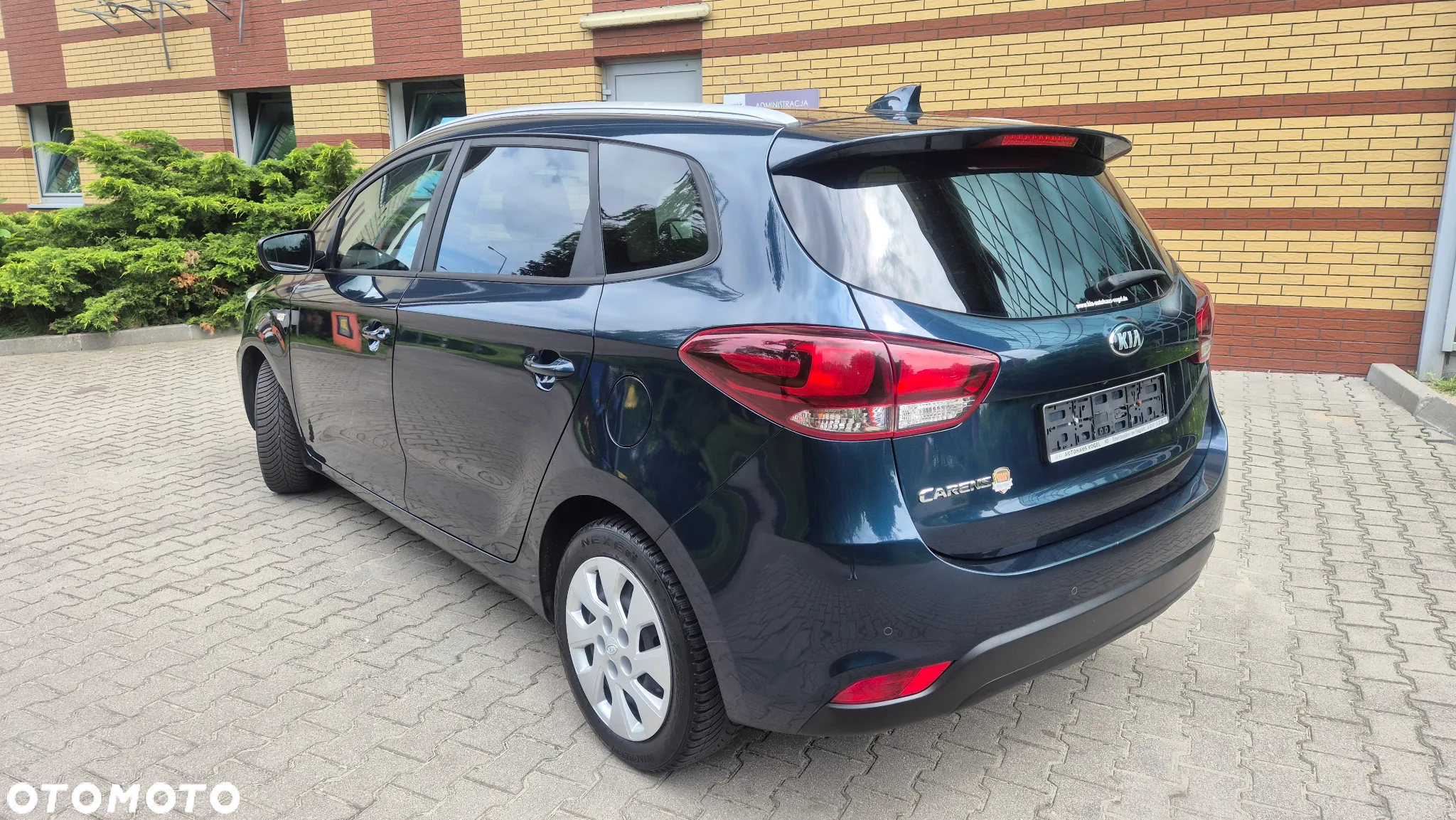 Kia Carens 1.6 GDI Dream Team Edition - 3