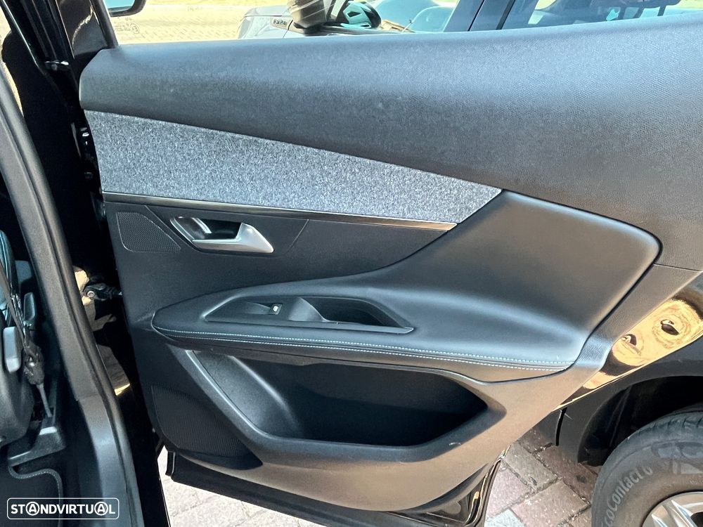 Peugeot 3008 PureTech 130 Stop & Start GPF Allure Pack - 23