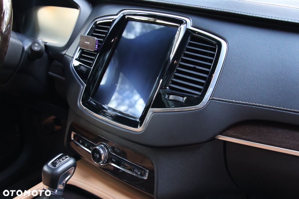 Volvo XC 90 D5 SCR AWD Inscription 7os - 26