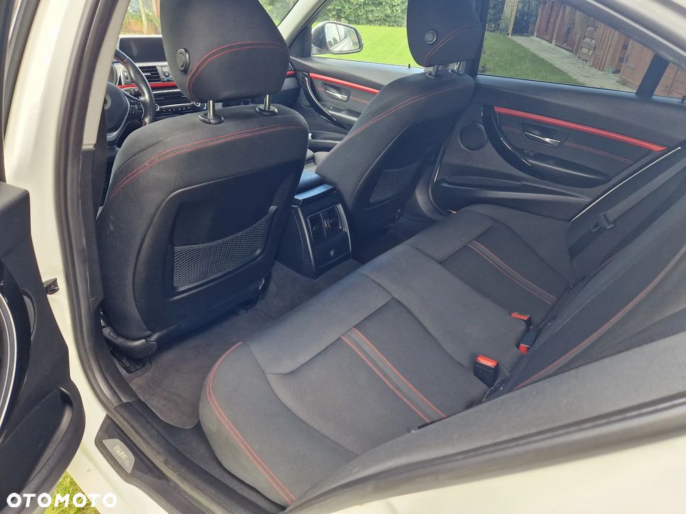 BMW Seria 3 318i Sport Line Shadow - 11