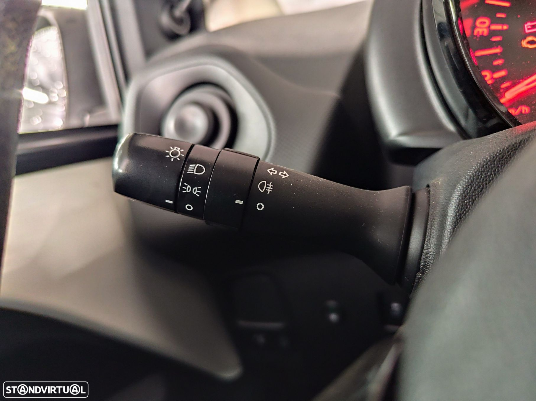 Citroën C1 1.0 VTi Feel S&S - 10