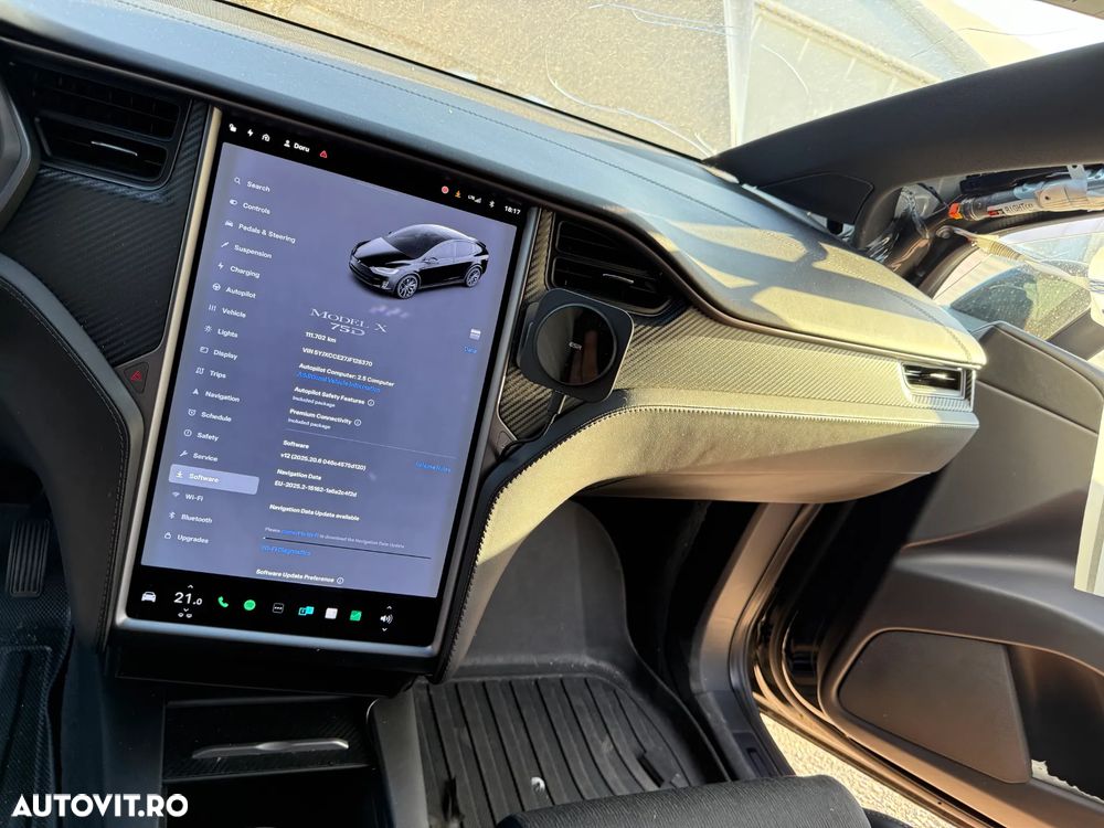 Tesla Model X - 9
