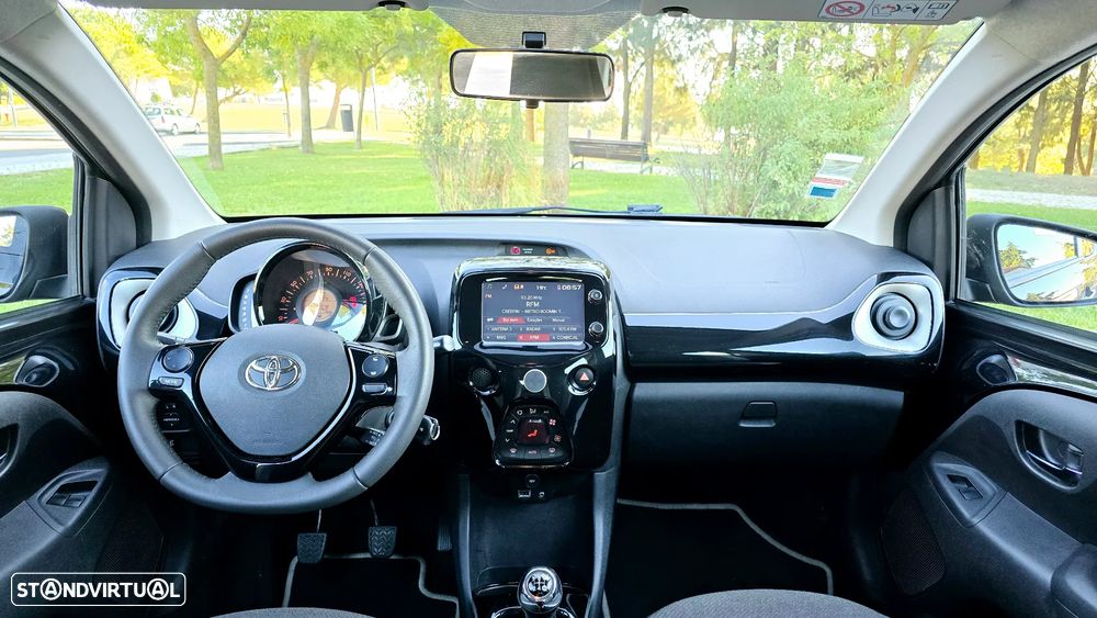 Toyota Aygo 1.0 X-Clusiv - 25