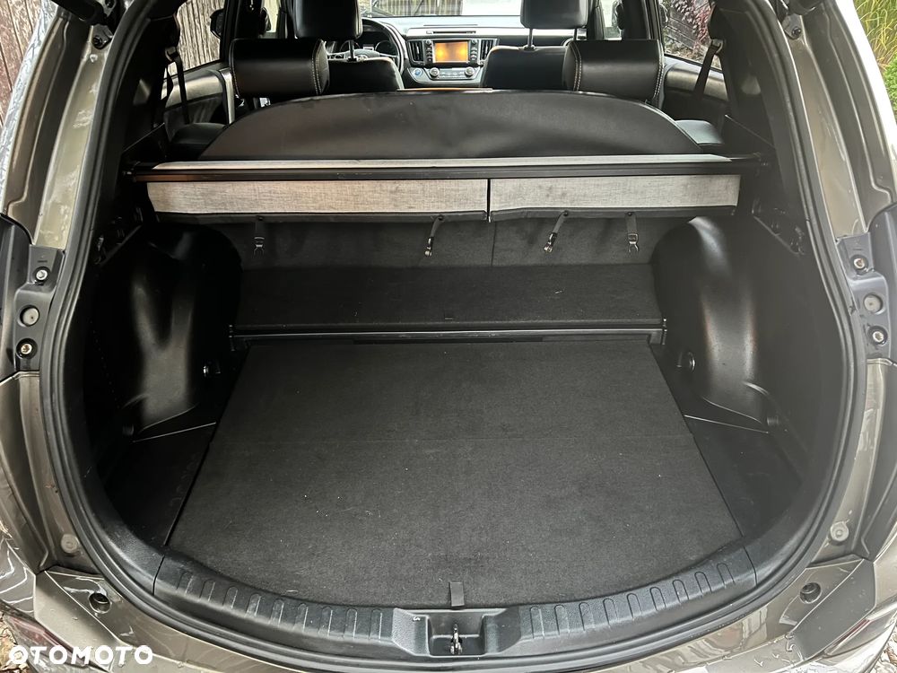 Toyota RAV4 Hybrid Selection 4x2 - 18