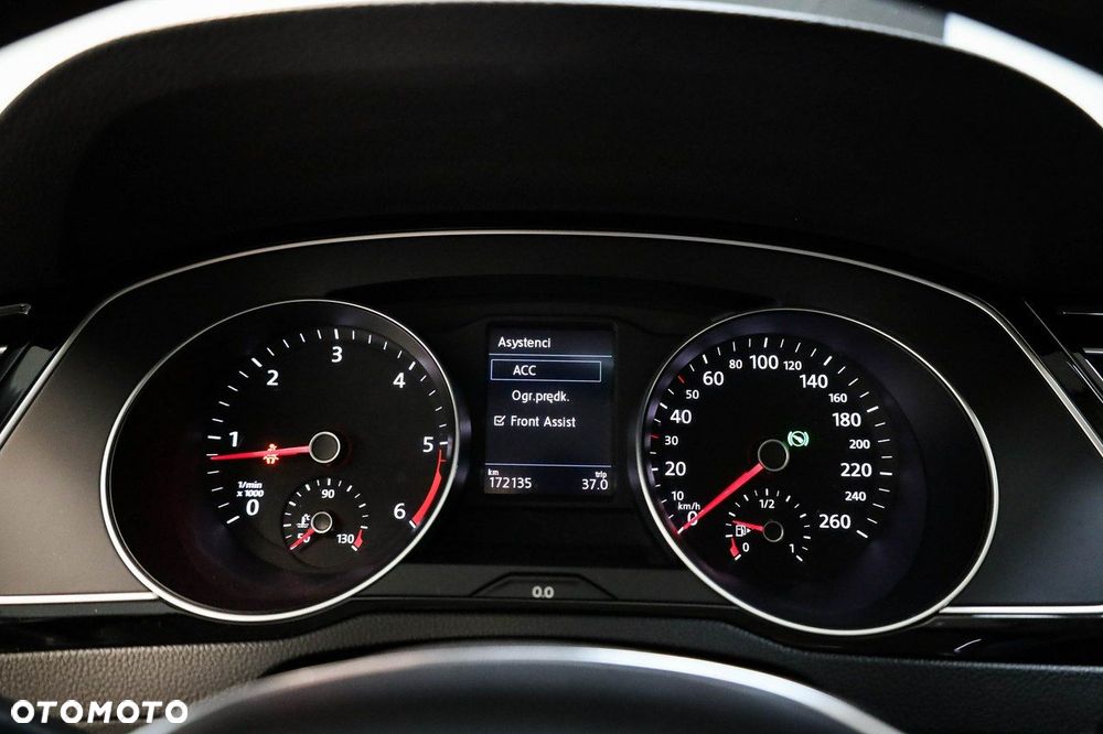 Volkswagen Passat - 16