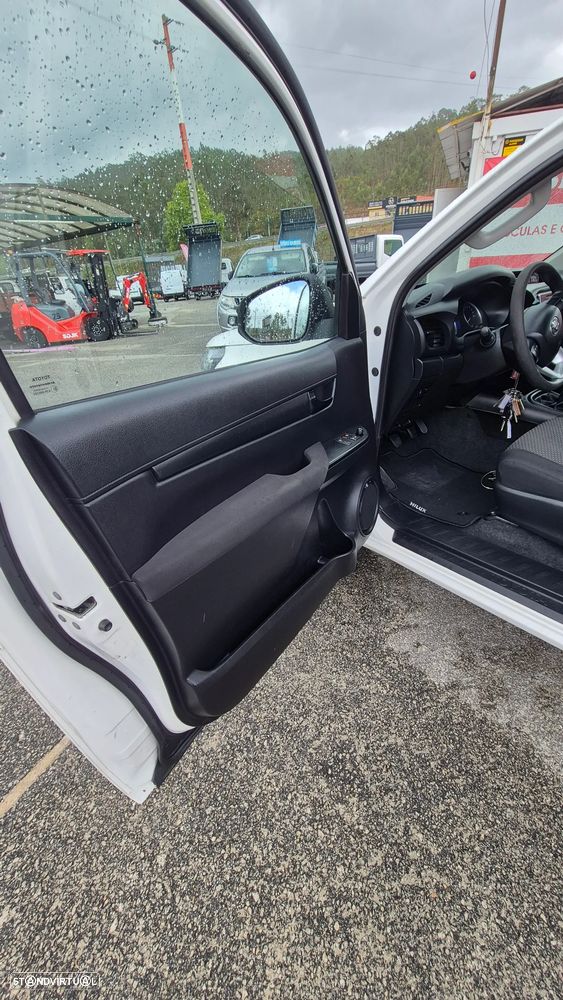 Toyota Hilux 2.4 D-4D 4WD CD CH - 9