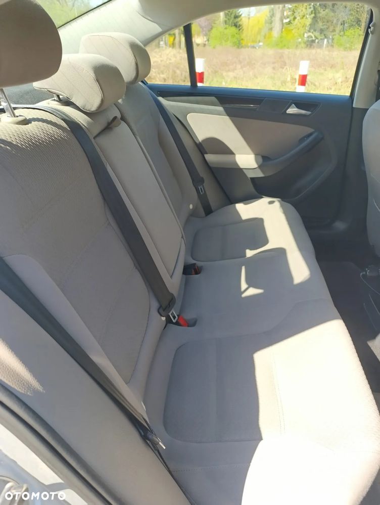 Volkswagen Jetta 1.6 TDI Comfortline - 9