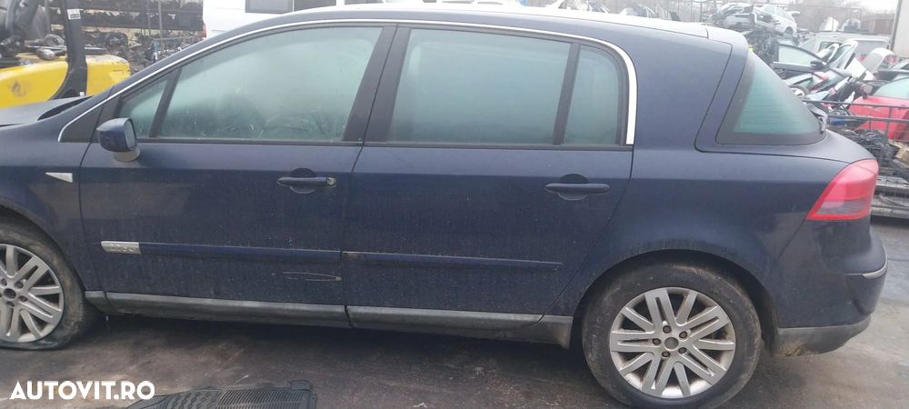 Dezmembram Renault Vel Satis din 2004 2,2 diesel - 3