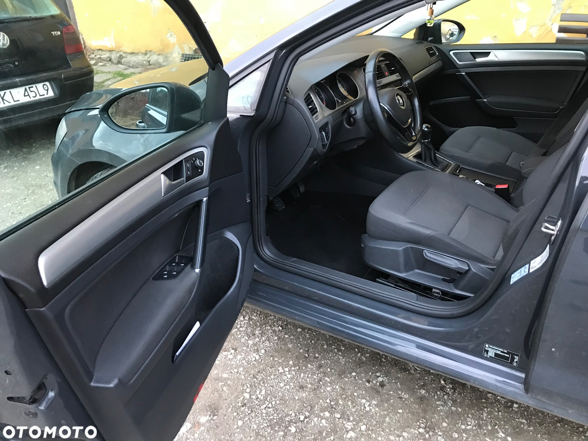 Volkswagen Golf 1.6 TDI BlueMotion Comfortline - 8