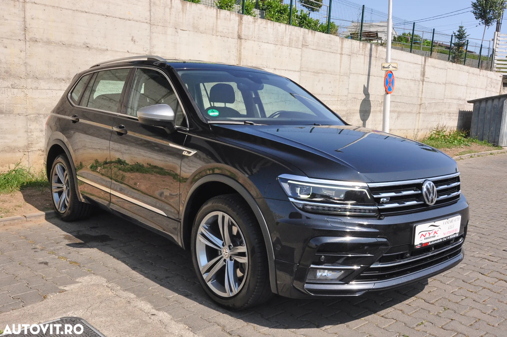 Volkswagen Tiguan Allspace 2.0 TDI 4Mot DSG R-Line - 2
