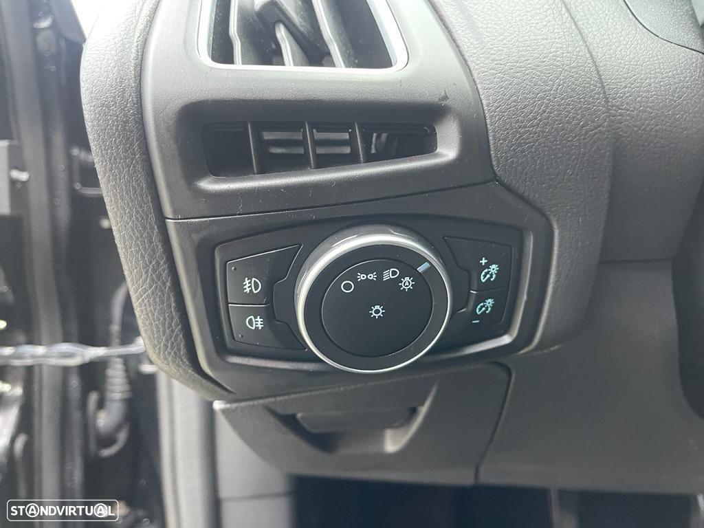 Ford Focus 1.5 TDCi Titanium - 27