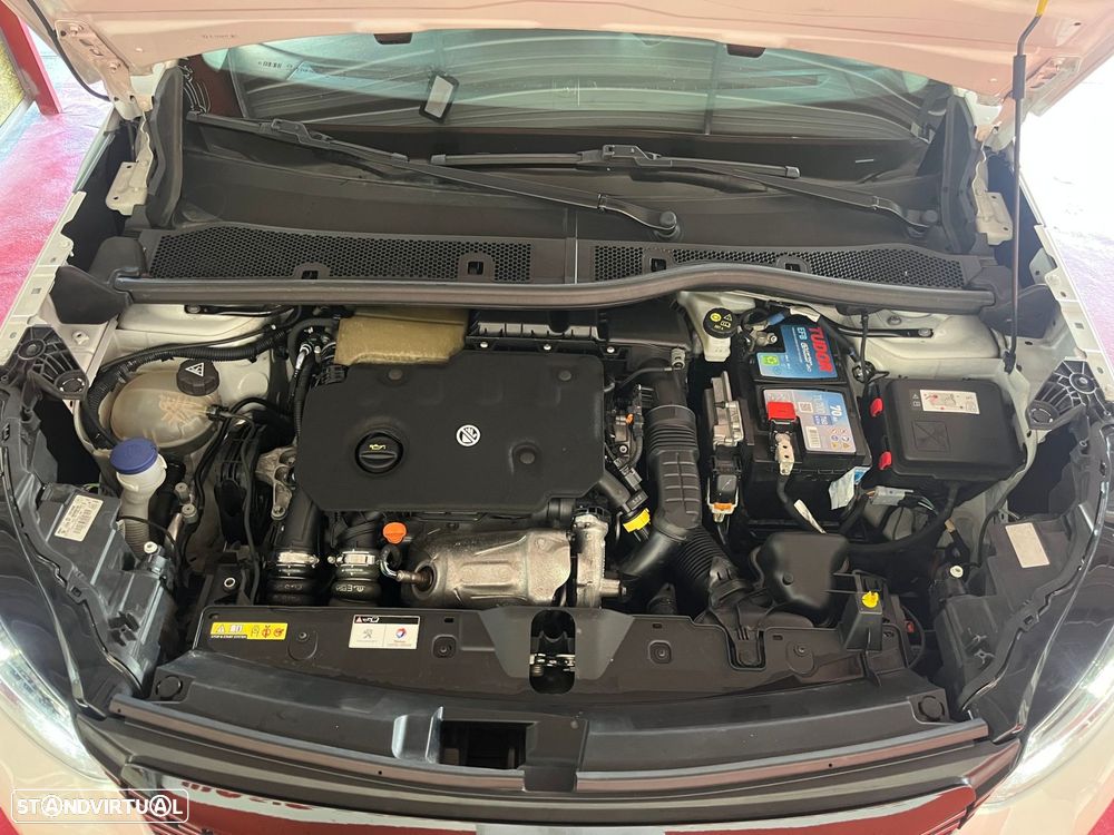 Peugeot 2008 1.5 BlueHDi Allure Pack EAT8 - 24