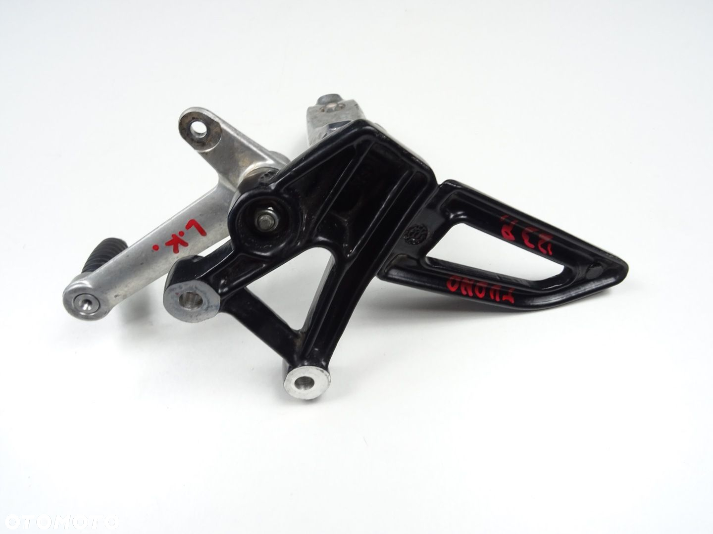 APRILIA TUONO 125 RS4 125 SET PONÓŻEK LEWY PRZÓD PRZEDNI DŹWIGNIA 23 - 12