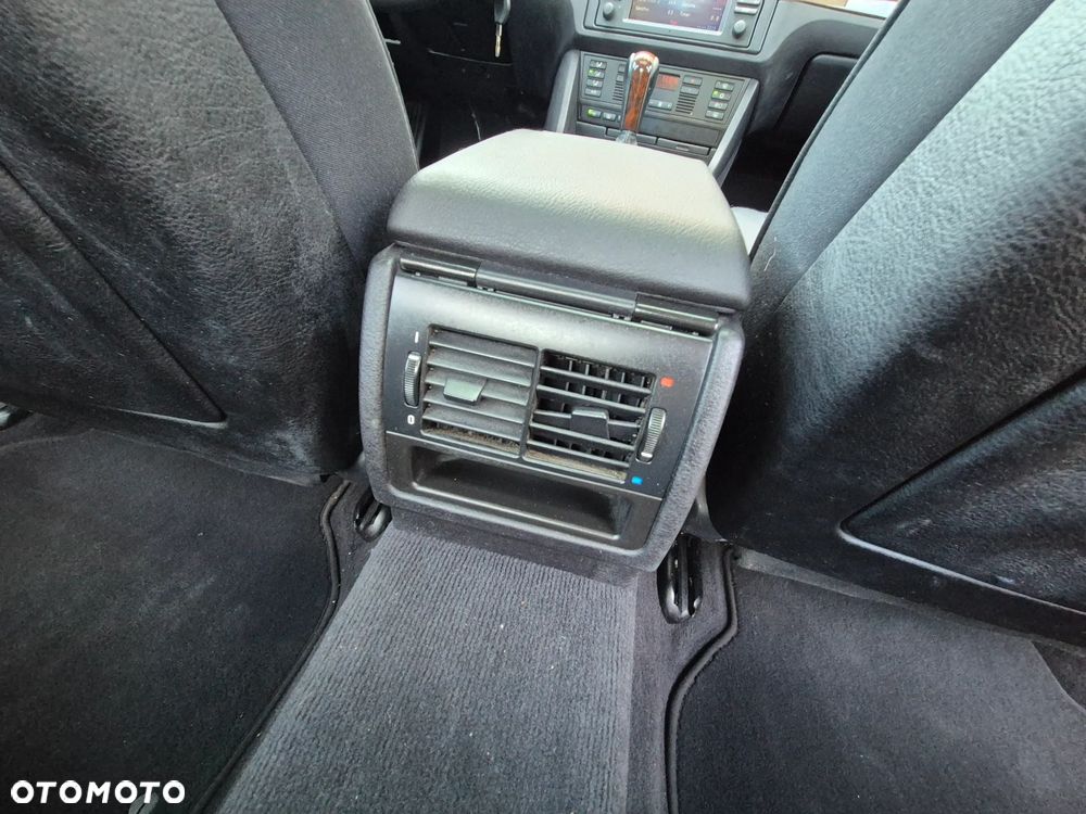 BMW Seria 5 525i - 38