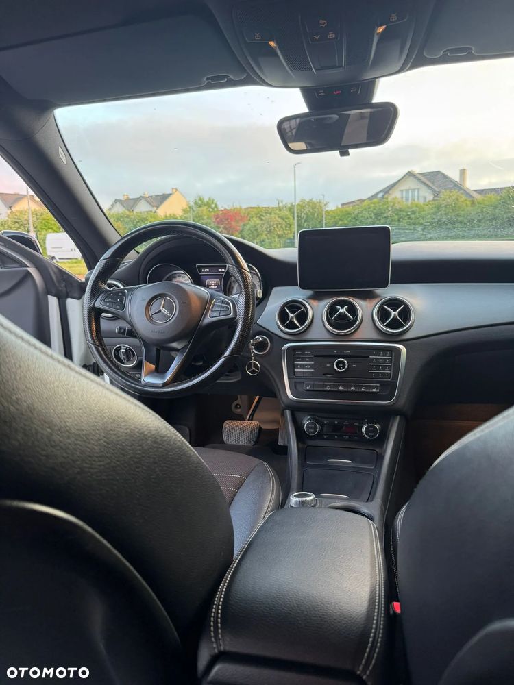Mercedes-Benz CLA 250 4-Matic Urban - 11