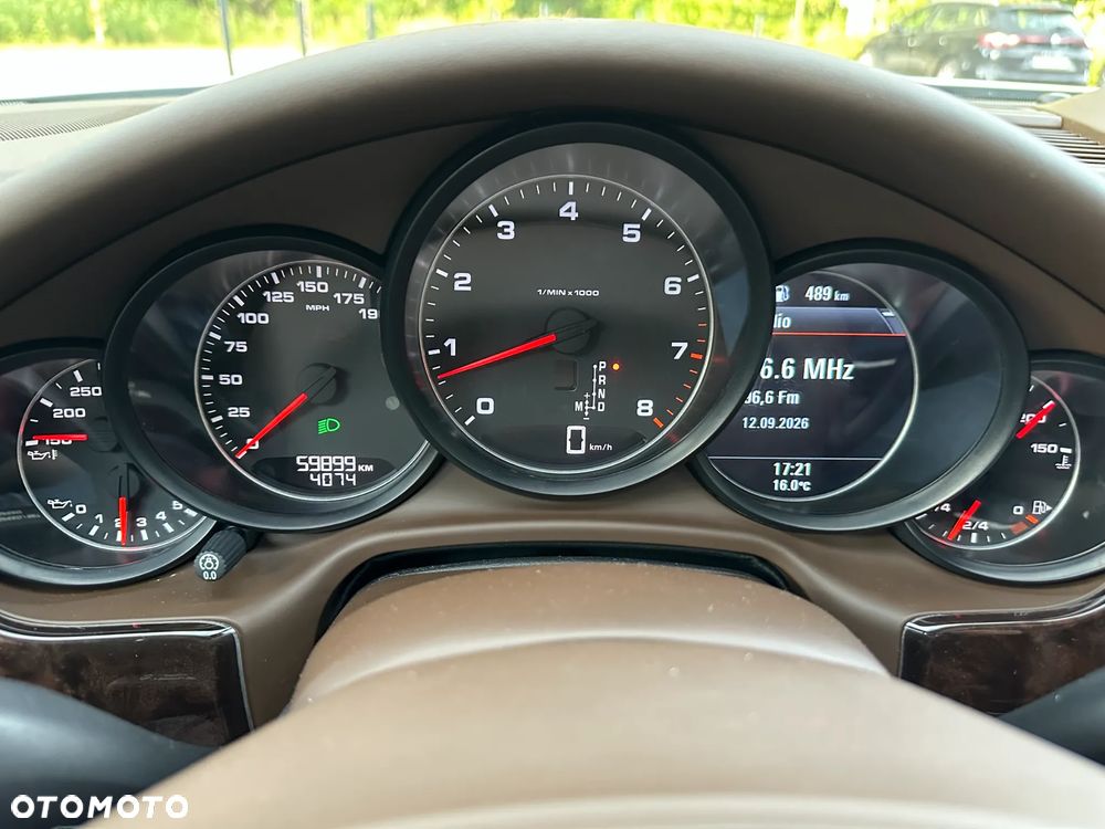 Porsche Panamera 4 Edition - 23