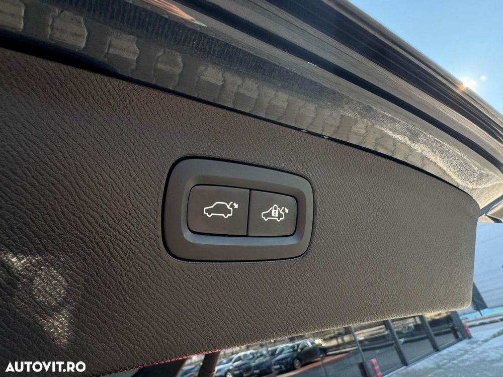 Volvo XC 90 B5 D AWD Geartronic Momentum Pro - 28