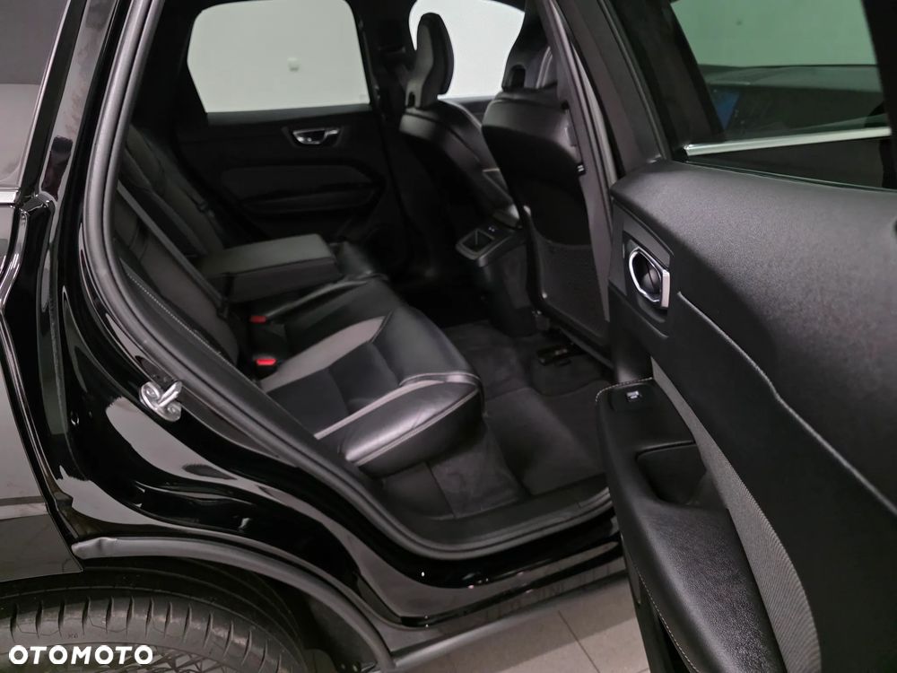Volvo XC 60 B4 D AWD Inscription - 32