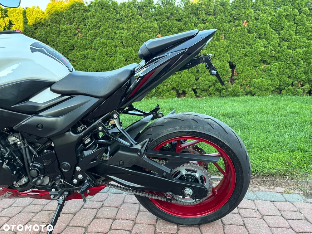 Suzuki GSX - 25