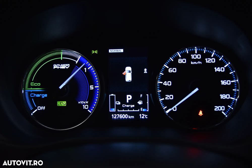 Mitsubishi Outlander - 10