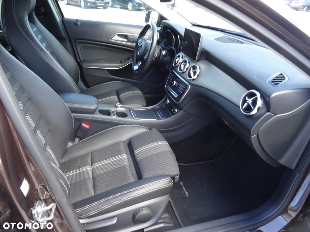Mercedes-Benz GLA 200 d 4Matic 7G-DCT UrbanStyle Edition - 15