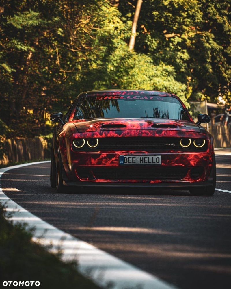 Dodge Challenger - 9