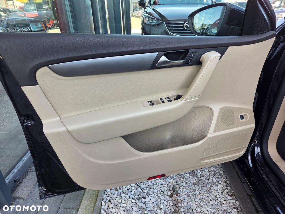 Volkswagen Passat 2.0 TDI 4Motion BlueMotion Technol Business Edition - 37