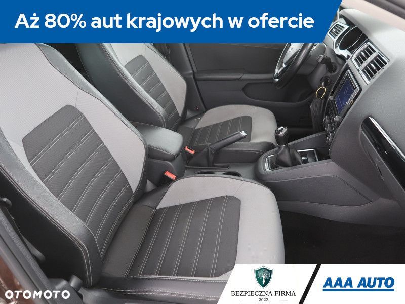 Volkswagen Jetta - 11