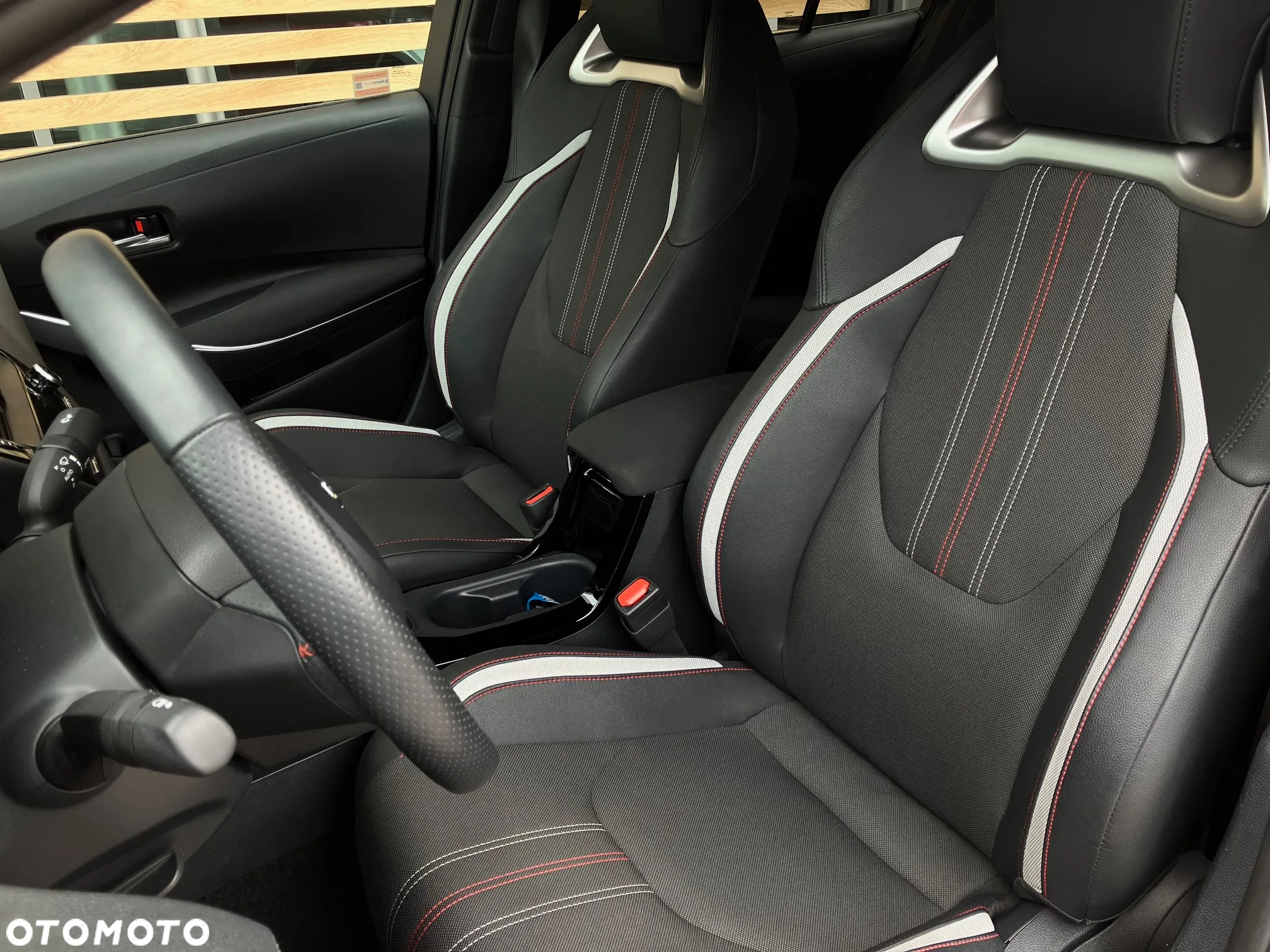 Toyota Corolla 1.8 Hybrid GR Sport Dynamic - 38