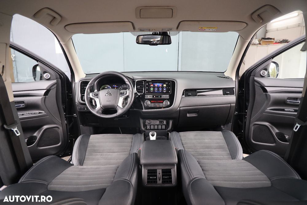 Mitsubishi Outlander PHEV 2.4 L 4X4 Instyle - 13
