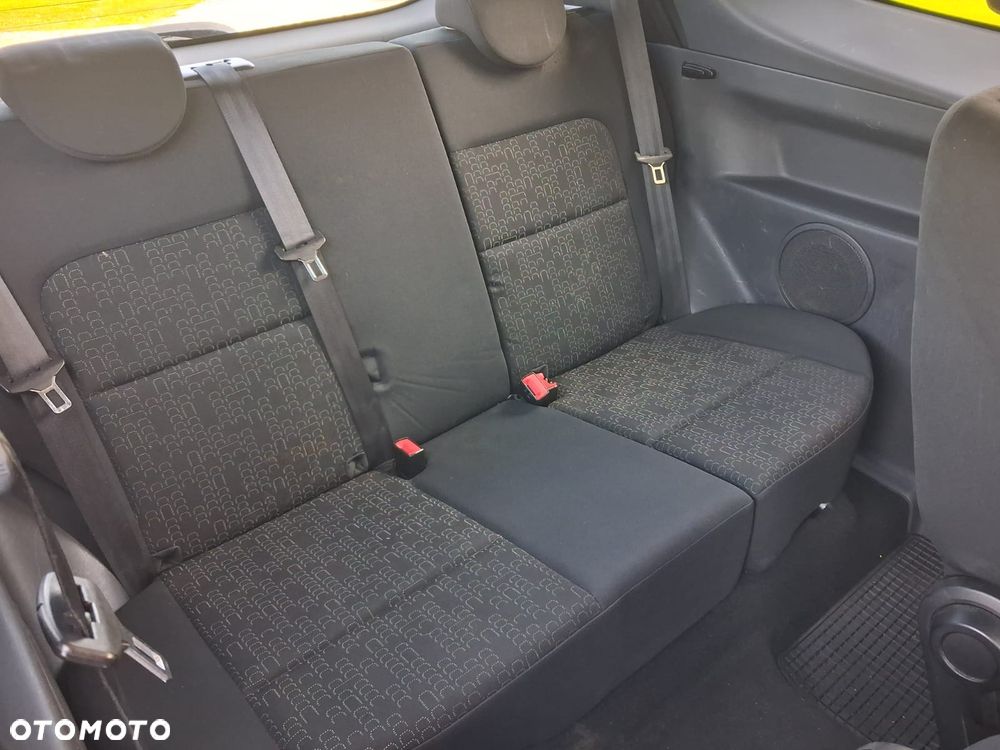 Mitsubishi Colt - 4