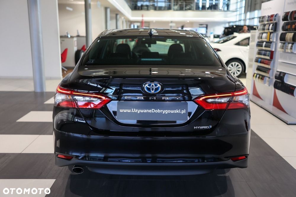 Toyota Camry - 6