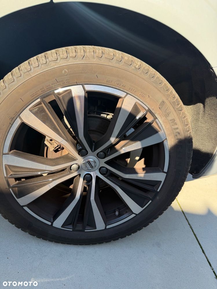 Volvo XC 60 B5 B AWD Plus Dark - 17