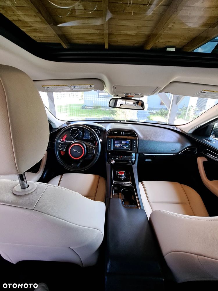 Jaguar F-Pace 25t AWD Prestige - 10