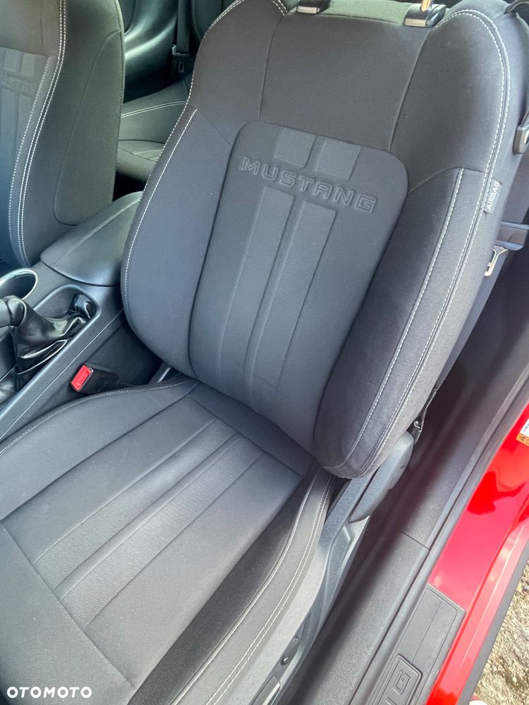 Ford Mustang - 34