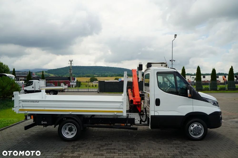 Iveco DAILY 35-150 / WYWROTKA + HDS FASSI F32A / MAX 995 KG UDŹWIG / WYSÓW 5,5 M / SPROWADZONY - 17