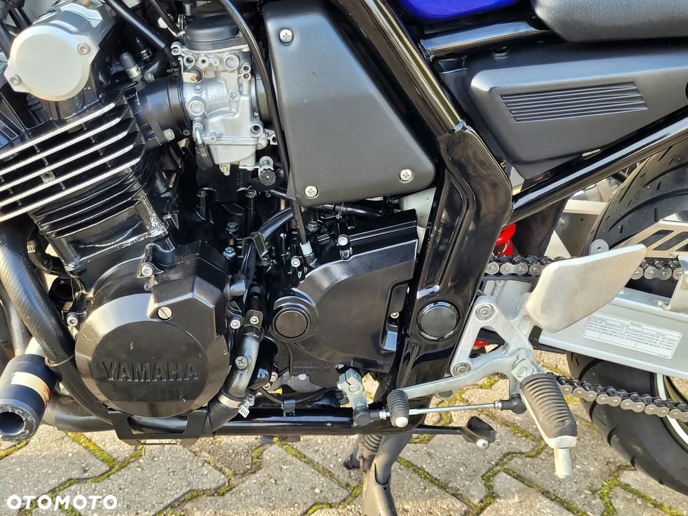 Yamaha FZS - 25
