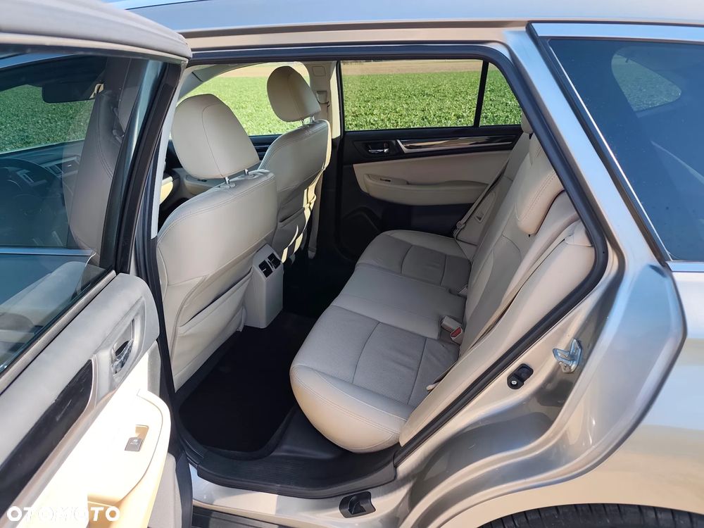 Subaru Outback 2.0D Exclusive Lineartronic - 24