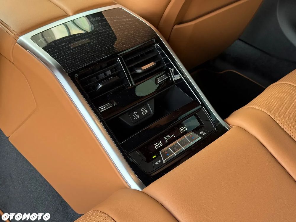BMW Seria 8 - 29
